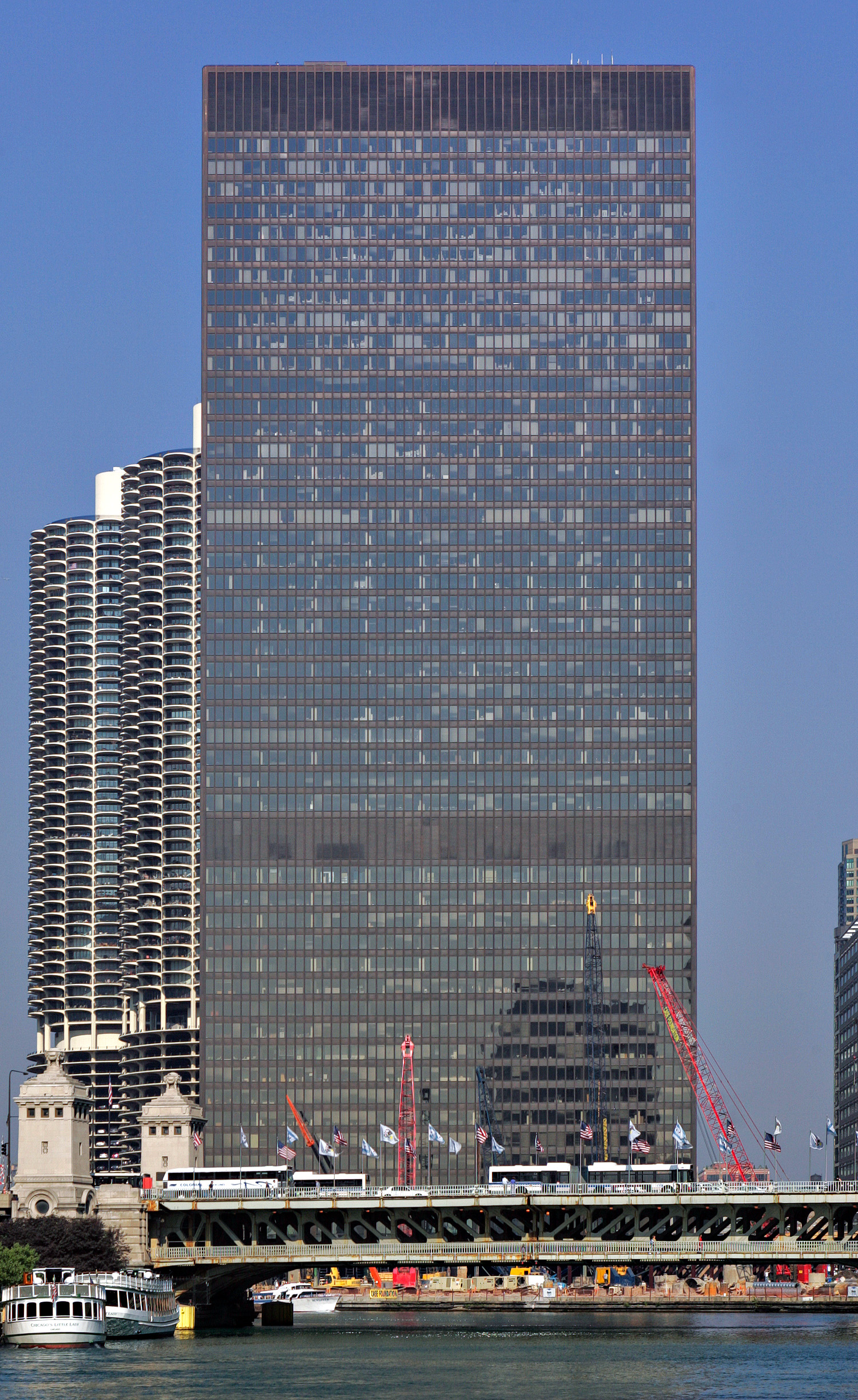 AMA Plaza, Chicago - View from the east. © Mathias Beinling